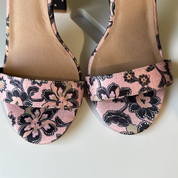 Torrid Paisley Dot Sandals Ankle Strap Pink Polk Dots High Heel Like New 10WIDE - Picture 7 of 15
